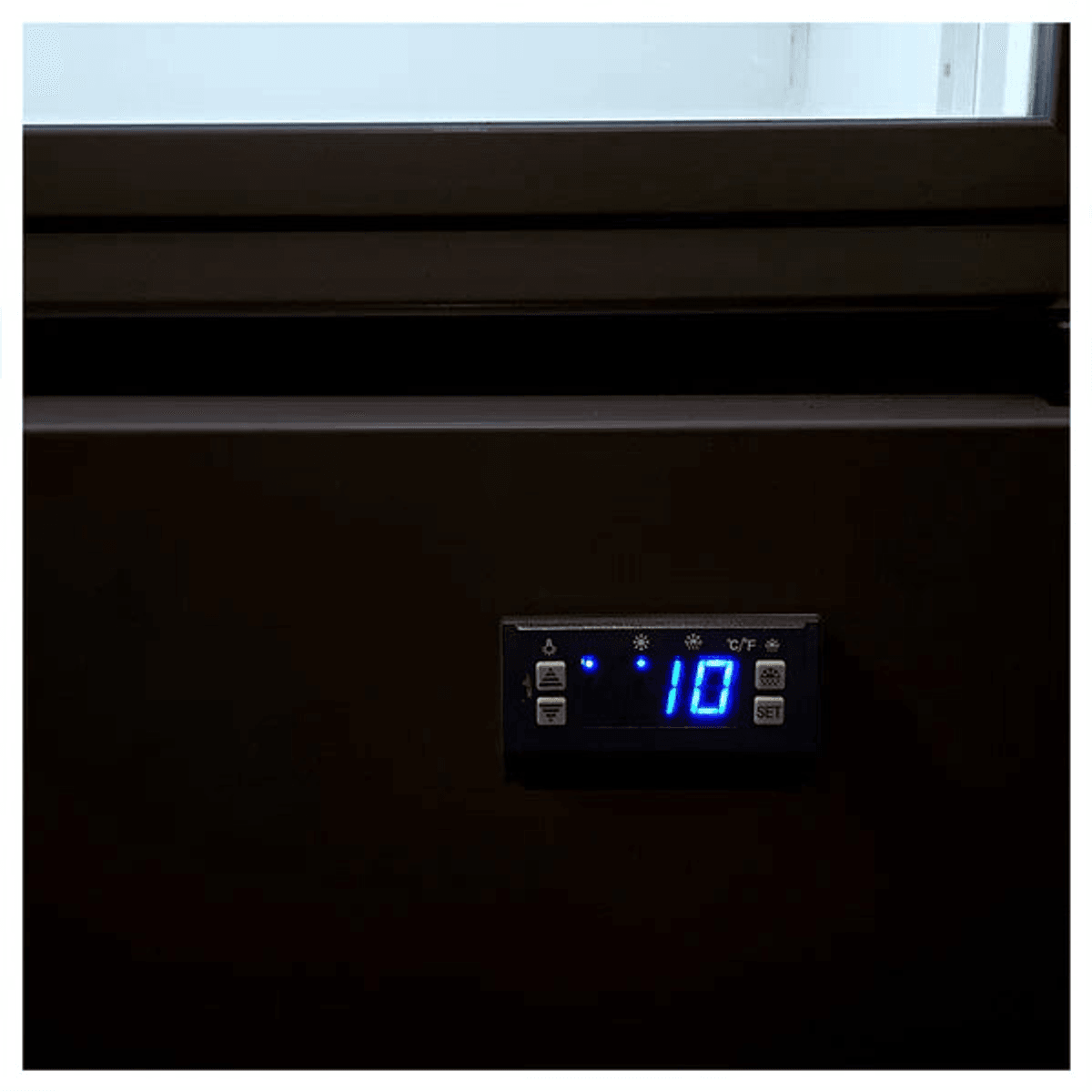HUS-SC372B — Schmick HUS-SC372B bar fridge - glass door detail