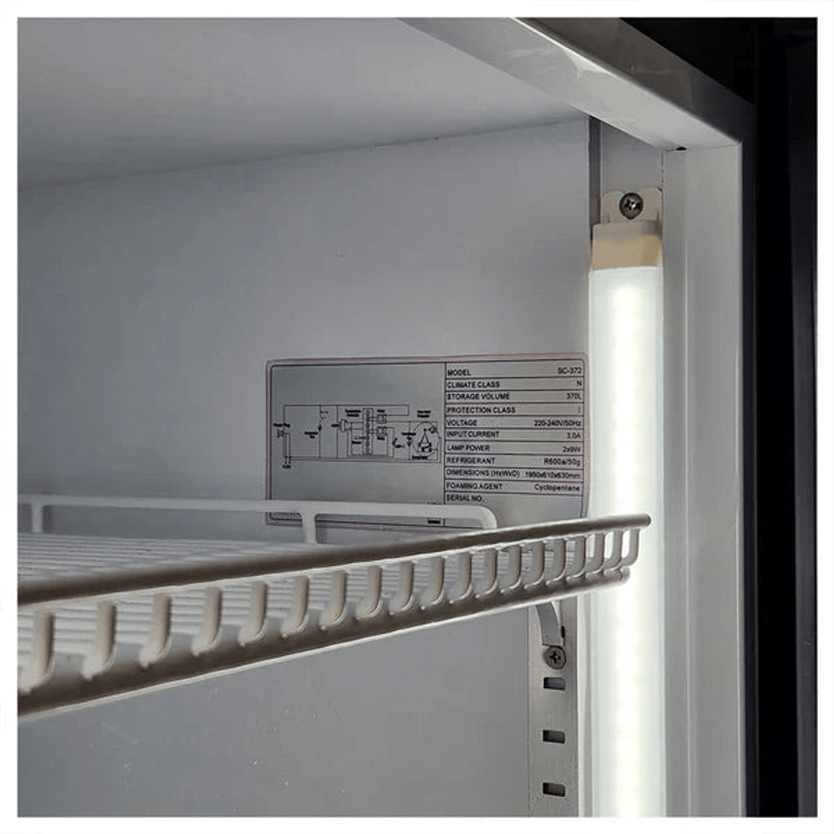 HUS-SC372B — Schmick HUS-SC372B bar fridge - glass door detail