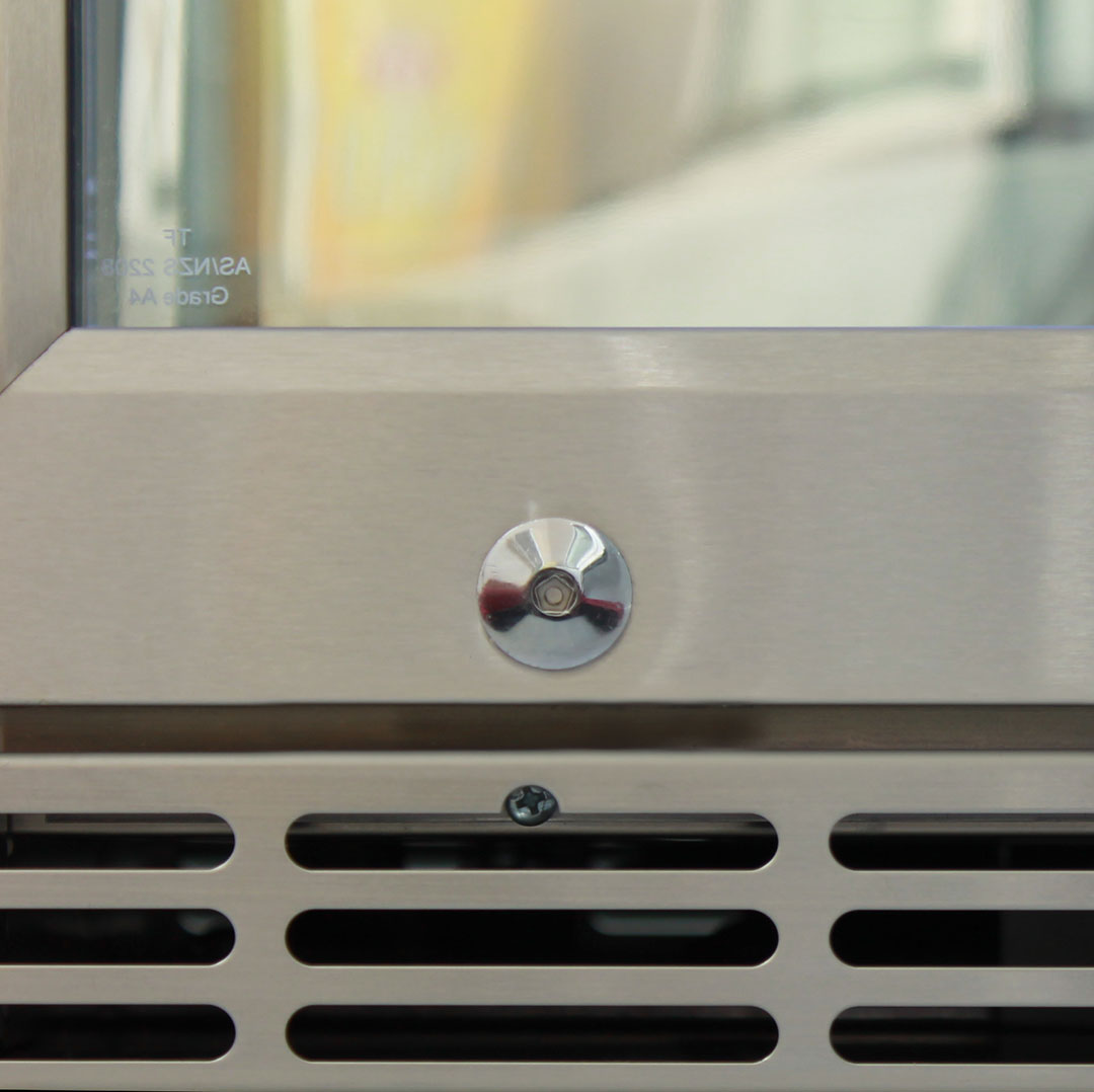 Rhino GSP1H-SS - Outdoor Bar Fridge Keeping Beers Cold In 40°C Temperatures