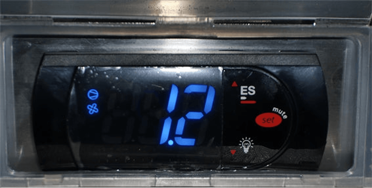 Rhino GSP1H-840-BW bar fridge - interior view